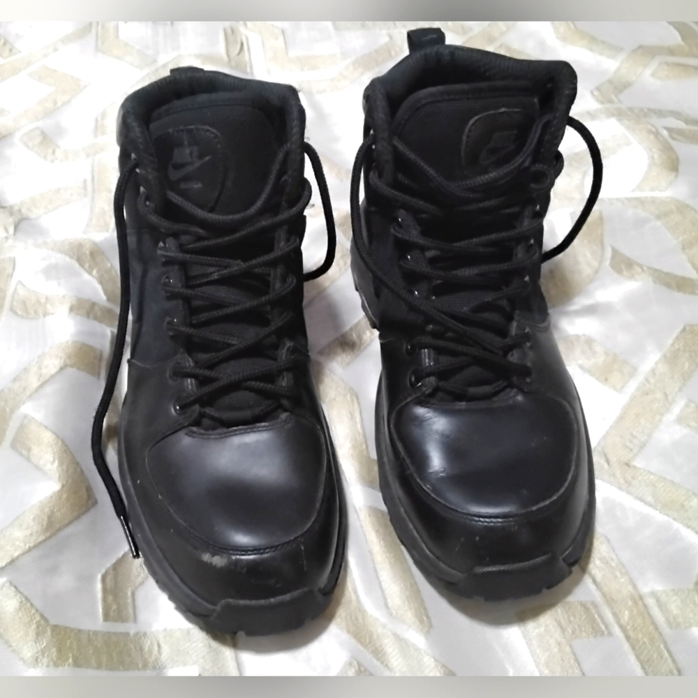 Nike mens Manoa size 7